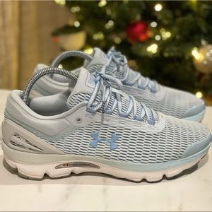 Women’s Under Armour Charged Intake 9